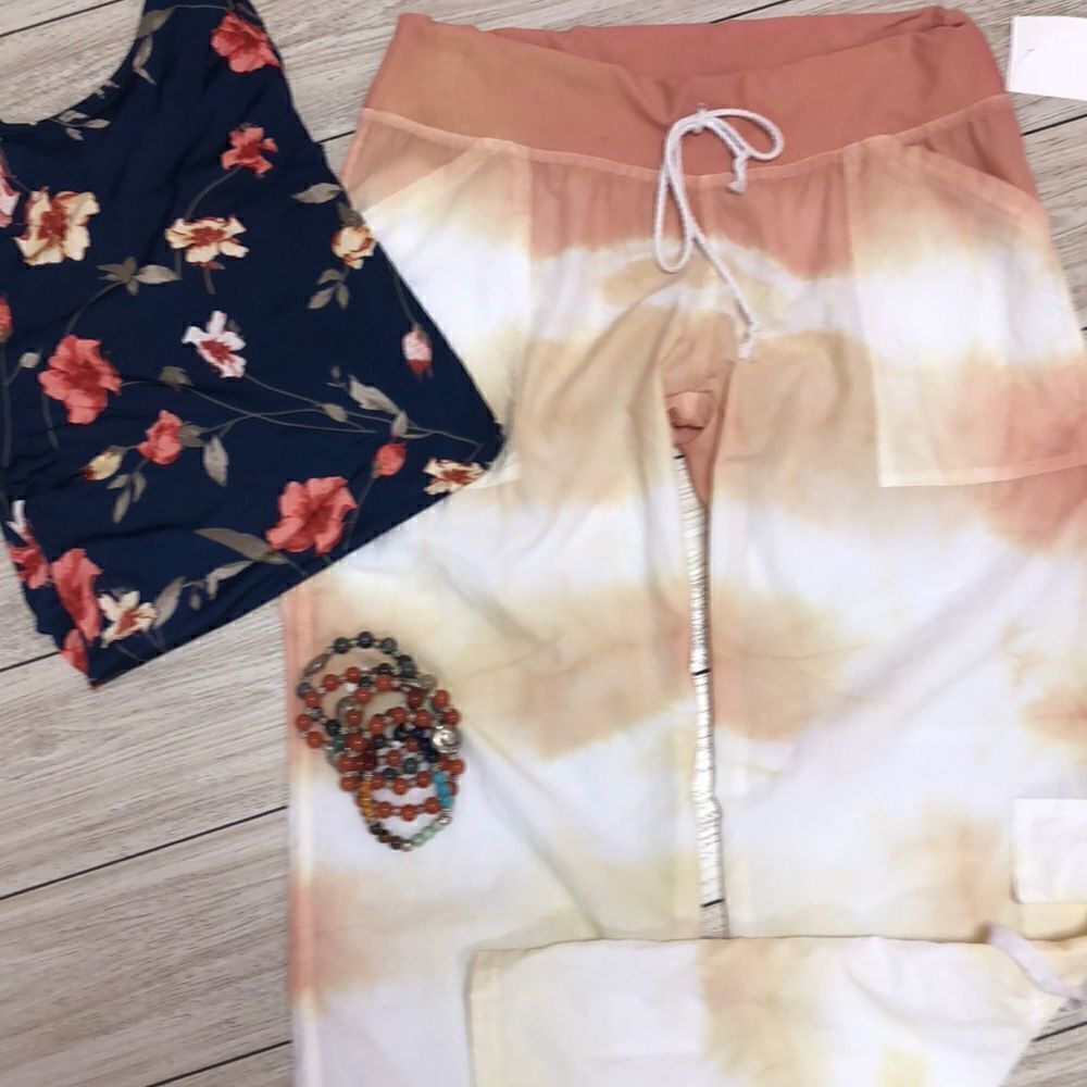 💚Coming Soon💚 OH My BOD Tye dye cargos. Peach